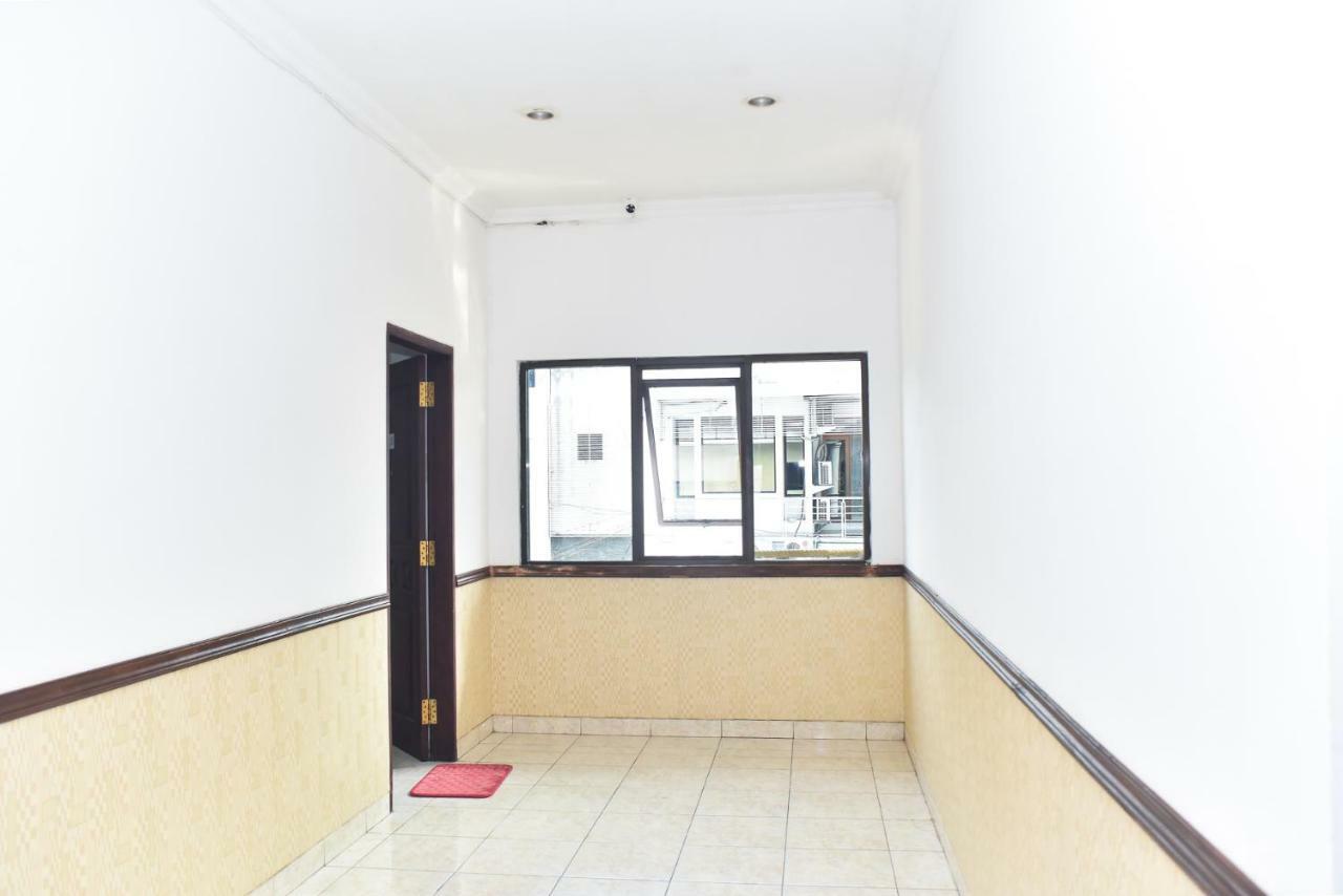 Reddoorz Near Lenmarc Mall Surabaya Pradahkalikendal Extérieur photo