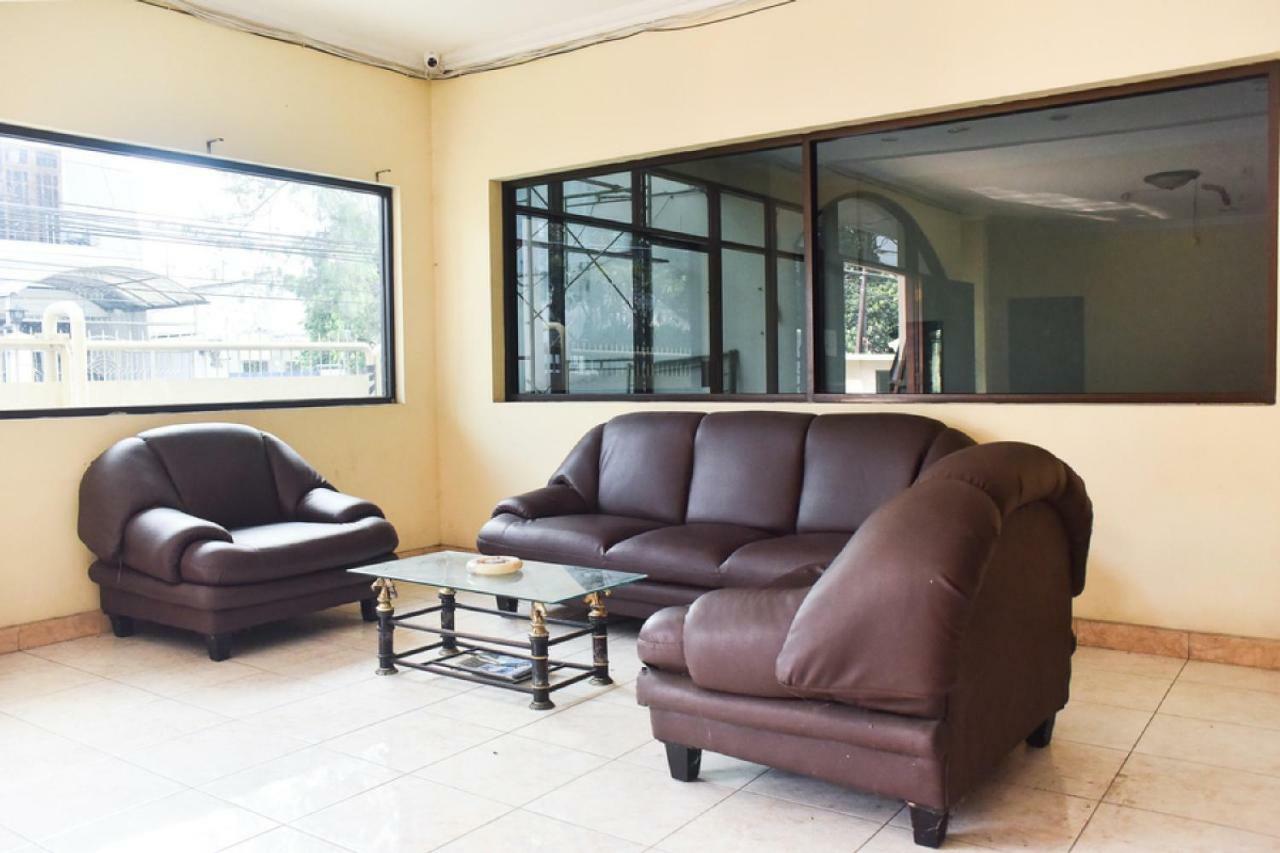 Reddoorz Near Lenmarc Mall Surabaya Pradahkalikendal Extérieur photo